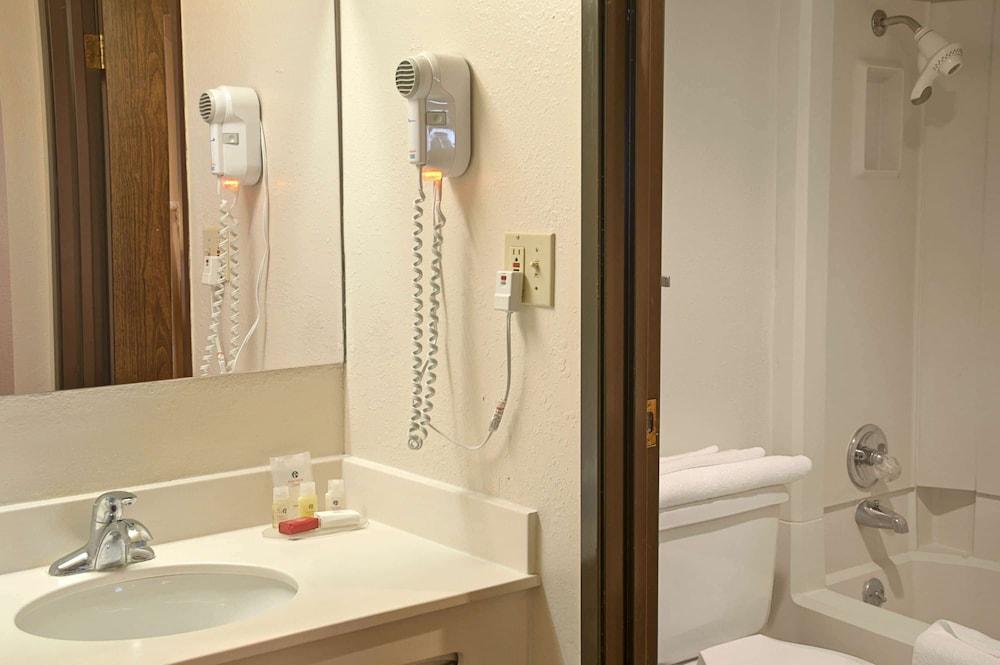 รามาดา บาย วินด์แฮม สเตอร์ลิง Hotel ภายนอก รูปภาพ